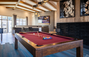 billards table knoxville student apartments